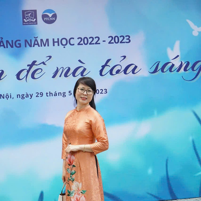 Thạc sĩ Nguyễn Thị Thu Hương - giáo viên môn Ngữ văn, Trường Trung học Phổ thông Chuyên Ngoại ngữ, Đại học Quốc gia Hà Nội. Ảnh: NVCC. 5ddc2830d15e3000694f.jpg