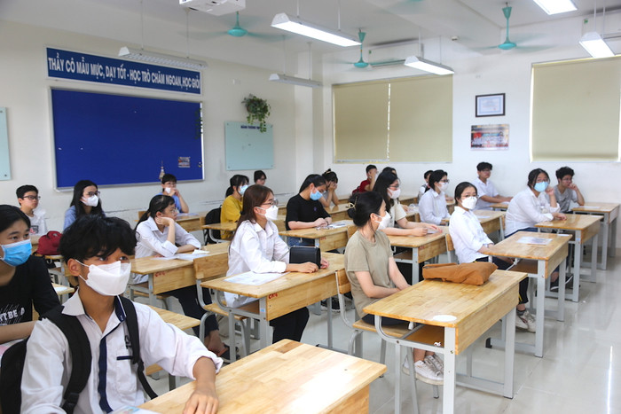18 điểm cho tổng ba môn là mức điểm trúng tuyển mà nhiều trường đại học đưa ra cho phương thức xét tuyển sớm bằng kết quả học tập ở bậc trung học phổ thông (học bạ). Ảnh: Ngọc Ánh. gdvn_ngocanh3.jpg