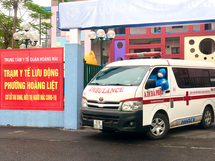 Khi dịch bệnh COVID-19 diễn biến phức tạp, anh Bùi Duy Khanh trở thành người lái xe cứu thương đưa bệnh nhân COVID-19 trong phường đi điều trị. Ảnh: NVCC. z5057734463090-1e88f4c18c811254626da73650c72b94-8416.jpg