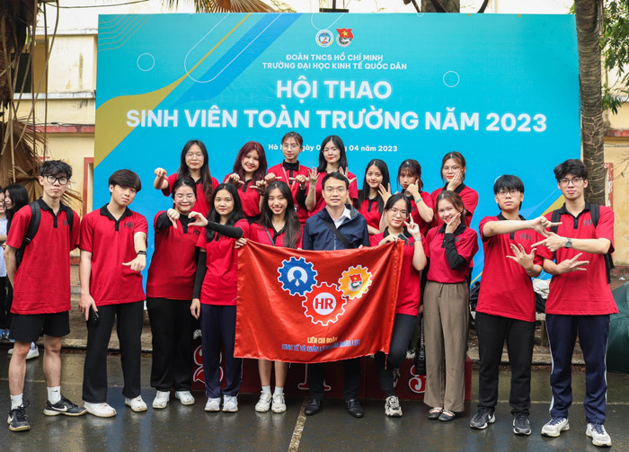 Khoa Kinh tế và Quản lý Nguồn nhân lực, Trường Đại học Kinh tế Quốc dân. Ảnh: NTCC Bản sao của 338892708_142100331914483_2113527396193268986_n.jpg