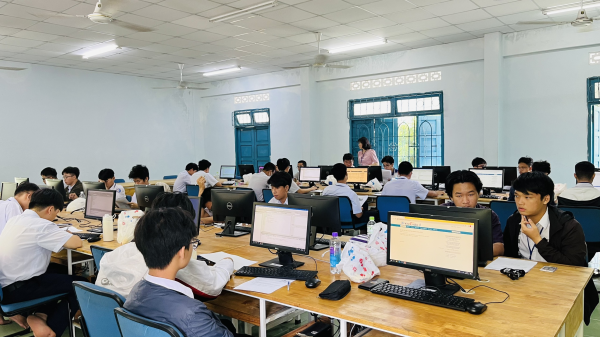 Trường Đại học Nha Trang điều chỉnh chương trình đào tạo của nhóm ngành kỹ thuật công nghệ tăng thêm 3 tín chỉ về toán, nhưng giảm ở các ngành khác. Ảnh: website nhà trường. Trường Đại học Nha Trang điều chỉnh chương trình đào tạo của nhóm ngành kỹ thuật công nghệ tăng thêm 3 tín chỉ về toán, nhưng giảm ở các ngành khác. Ảnh: website nhà trường.