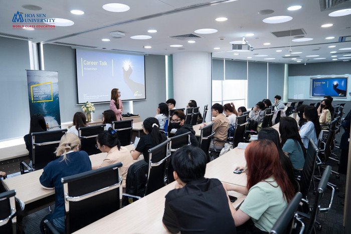 Trường Đại học Hoa Sen thực hiện các chính sách tuyển dụng, chế độ đãi ngộ, bảo hiểm y tế và phúc lợi hấp dẫn nhằm thu hút tiến sĩ về giảng dạy cho từng nhóm ngành. Ảnh: NTCC. cc57b586-0b67-4d2d-b1dd-82aa9cf27710.jpg