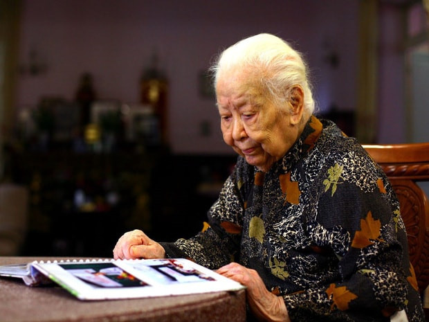 Bà Hoàng Thị Minh Hồ (1914-2017) có thể coi là một hình mẫu doanh nhân Việt Nam tiêu biểu, một lòng phụng sự nền độc lập, tự do của dân tộc. Ảnh: Tạp chí Diễn đàn Doanh nghiệp. Bà Hoàng Thị Minh Hồ (1914-2017) có thể coi là một hình mẫu doanh nhân Việt Nam tiêu biểu, một lòng phụng sự nền độc lập, tự do của dân tộc. Ảnh: Tạp chí Diễn đàn Doanh nghiệp.