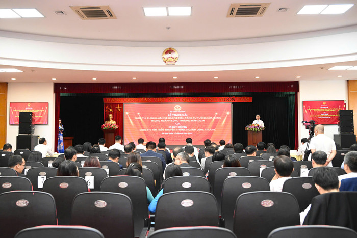 Toàn cảnh Lễ trao giải Cuộc thi viết về "Bảo vệ nền tảng tư tưởng của Đảng năm 2024". Ảnh: NTCC. 0be81e3e-1b15-412c-83e1-e0e2f43d54aa.jpg