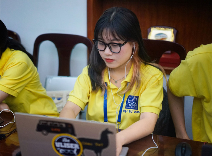 Nguyễn Thị Hà đã gặt hái được nhiều thành tích đáng ngưỡng mộ trong quá trình học tập của mình, trong đó xuất sắc trở thành Đại sứ Thủ Lĩnh ULIS. Ảnh: NVCC. 312fb56d-0d85-47bf-a61e-f5f3f6d1f295.jpeg