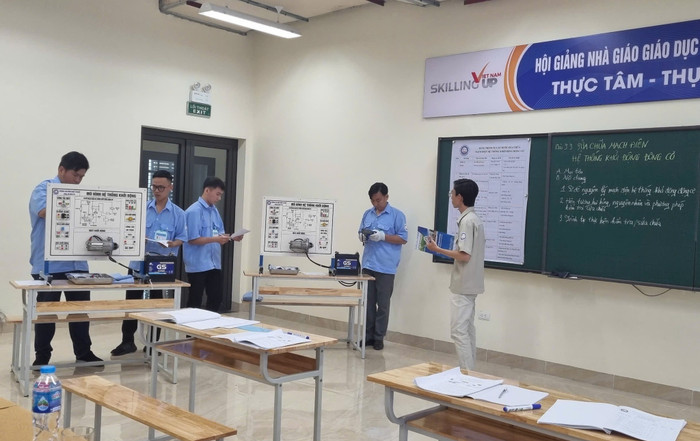 Trường Cao đẳng nghề Thành phố Hồ Chí Minh tập trung đẩy mạnh đào tạo chuyên sâu về kỹ năng với 70% thời lượng đào tạo dành cho thực hành. Ảnh: website nhà trường. Trường Cao đẳng nghề Thành phố Hồ Chí Minh tập trung đẩy mạnh đào tạo chuyên sâu về kỹ năng với 70% thời lượng đào tạo dành cho thực hành. Ảnh: website nhà trường.