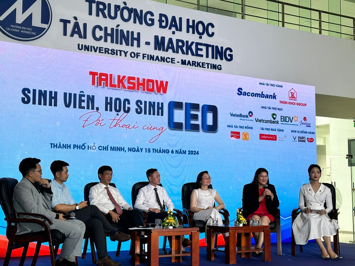 Sinh viên có cơ hội giao lưu và đối thoại cùng các CEO, chuyên gia đầu ngành. Ảnh: NTCC. H4.jpg
