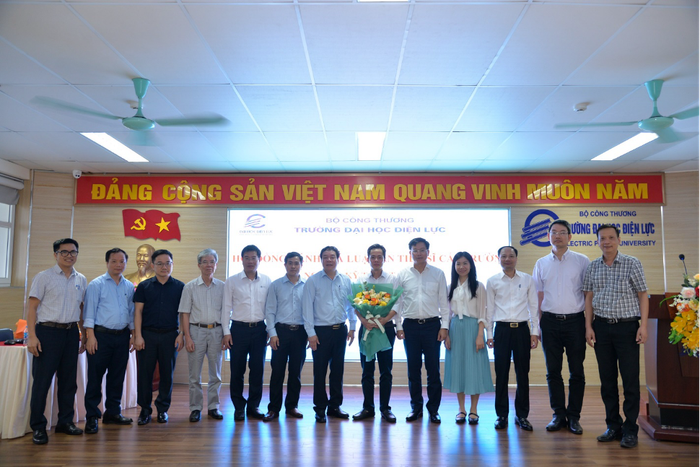 Trường Đại học Điện lực thu hút đội ngũ giảng viên chất lượng cao đào tạo về ngành công nghiệp bán dẫn. Ảnh: NTCC. Picture1.png