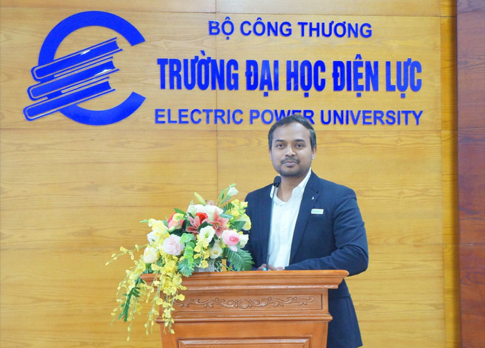 Ông Aru David - Giám đốc Vùng của Tổ chức ASSIST phát biểu tại hội thảo. Ảnh: Lưu Diễm. 753707d02bc79099c9d6.jpg