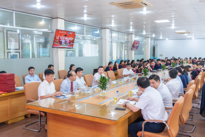 Cán bộ giảng viên và sinh viên tốt nghiệp Trường Đại học Thái Bình. Ảnh: Website nhà trường. Cán bộ giảng viên và sinh viên tốt nghiệp Trường Đại học Thái Bình. Ảnh: Website nhà trường.