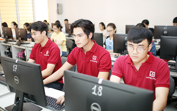 Trường Đại học Duy Tân quyết định tái cấu trúc chương trình đào tạo theo tiêu chuẩn mới, bổ sung hàm lượng kiến thức toán học nhằm trang bị kiến thức nền tảng cho sinh viên. Ảnh: website nhà trường.. Trường Đại học Duy Tân quyết định tái cấu trúc chương trình đào tạo theo tiêu chuẩn mới, bổ sung hàm lượng kiến thức toán học nhằm trang bị kiến thức nền tảng cho sinh viên. Ảnh: website nhà trường..