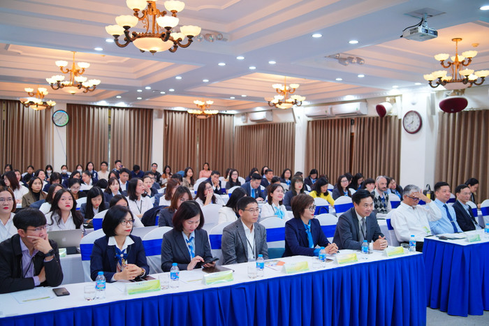 Đại biểu tham dự chương trình hội thảo quốc tế ISEE 2024. Ảnh: VNU-IS. 7R401286.JPG