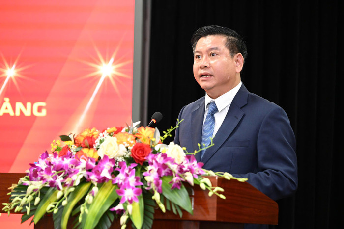 Phó Giáo sư, Tiến sĩ Đinh Văn Châu đại diện cho các tác giả đoạt giải phát biểu tại lễ trao giải. Ảnh: NTCC. a45d37d8-d7f1-49b9-a564-40e60eef4576.jpg