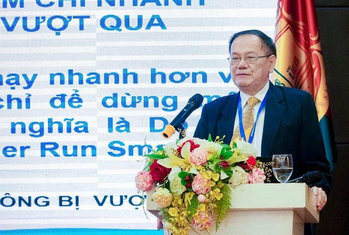Giáo sư - Tiến sĩ khoa học Đặng Ứng Vận, nguyên Phó Chủ tịch Hội đồng Khoa học Văn phòng Chính phủ. Ông cũng từng đảm nhận vai trò Trưởng đoàn của rất nhiều Đoàn đánh giá ngoài về kiểm định chất lượng cơ sở giáo dục và chương trình đào tạo đại học. Ảnh: UEB ứng vận.jpeg