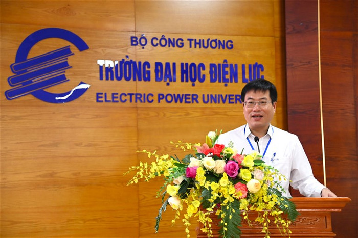 Phó Giáo sư, Tiến sĩ Nguyễn Lê Cường - Phó Hiệu trưởng Trường Đại học Điện lực phát biểu tại hội nghị. Ảnh: NTCC. Phó Giáo sư, Tiến sĩ Nguyễn Lê Cường - Phó Hiệu trưởng Trường Đại học Điện lực phát biểu tại hội nghị. Ảnh: NTCC.