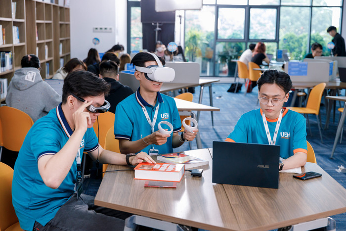 Đại học Kinh tế Thành phố Hồ Chí Minh thực hiện “tối ưu hóa, tối đa hóa” hoạt động trải nghiệm của mỗi người học để phát huy những thế mạnh riêng của bản thân. Ảnh: website nhà trường. Đại học Kinh tế Thành phố Hồ Chí Minh thực hiện “tối ưu hóa, tối đa hóa” hoạt động trải nghiệm của mỗi người học để phát huy những thế mạnh riêng của bản thân. Ảnh: website nhà trường.