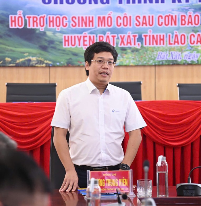 Tiến sĩ Dương Trung Kiên - Phó Hiệu trưởng Trường Đại học Điện lực phát biểu tại buổi làm việc và ký kết. Ảnh: EPU. Tiến sĩ Dương Trung Kiên - Phó Hiệu trưởng Trường Đại học Điện lực phát biểu tại buổi làm việc và ký kết. Ảnh: EPU.