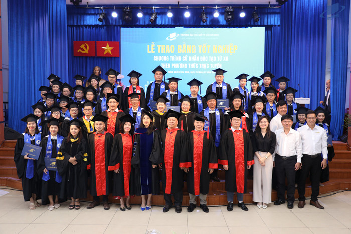 Lễ tốt nghiệp chương trình Cử nhân đào tạo từ xa theo phương thức trực tuyến, Trường Đại học Mở Thành phố Hồ Chí Minh năm 2023. Ảnh: Website nhà trường. 066A5150.jpg