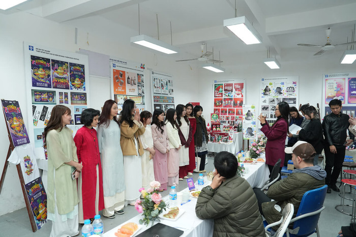 Lễ bảo vệ đồ án tốt nghiệp ngành Thiết kế đồ hoạ có sự tham gia góp ý từ các giảng viên, nhà tuyển dụng, chuyên gia làm việc trực tiếp trong nghề. Ảnh: NTCC. 5-1.jpeg