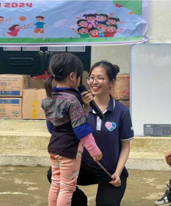 Chị Nguyễn Thị Duyên - cựu sinh viên ngành Hỗ trợ giáo dục người khuyết tật, Trường Đại học Sư phạm Hà Nội, hiện đang là giáo viên công tác tại Trung tâm Giáo dục đặc biệt Nana. Ảnh: NVCC. Picture7.png