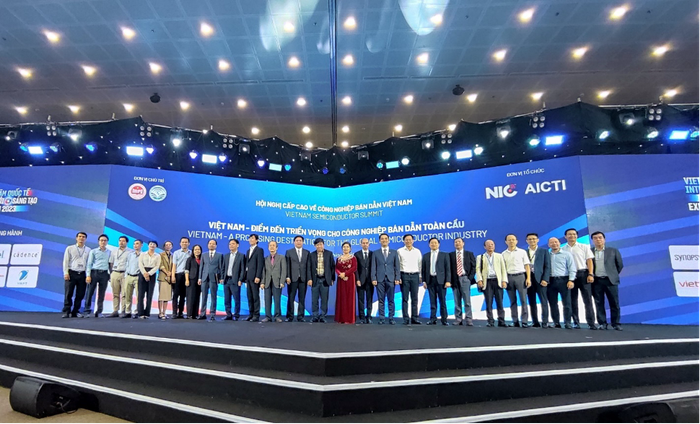 Mục tiêu của Trường Đại học Điện lực đến năm 2030 đào tạo, tuyển sinh được khoảng 5.000 nhân lực ngành công nghiệp bán dẫn và tập trung nghiên cứu khoa học vào thiết kế chip chuyên dụng trong lĩnh vực viễn thông, năng lượng. Ảnh: NVCC. Picture1.png