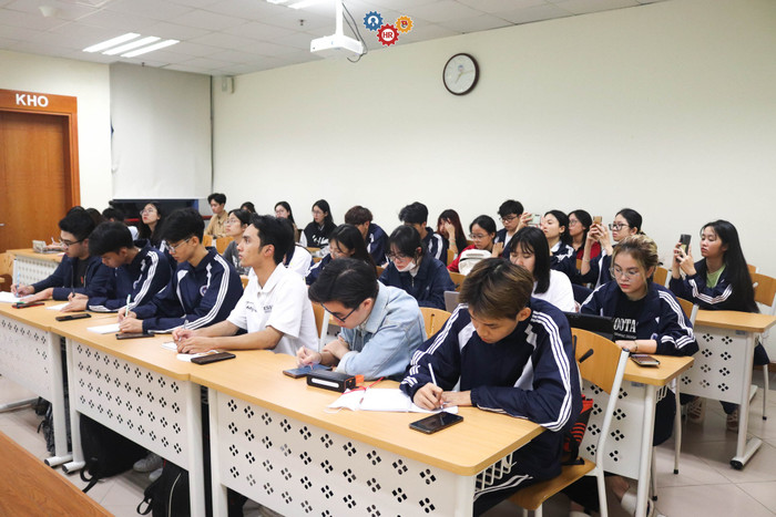 Người học ngành Quản trị nhân lực sau khi tốt nghiệp ra trường có thể đảm nhận ở nhiều vị trí việc làm khác nhau. Ảnh: NTCC 405926271_854765136658182_17094626282690075_n.jpg