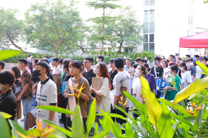 Thí sinh tham gia dự thi môn Vẽ Mỹ thuật trong kỳ tuyển sinh của Trường Đại học Xây dựng Hà Nội năm 2023. Ảnh: Website nhà trường. VeMyThuat_004.jpg