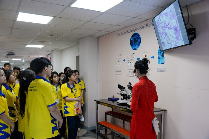 Sinh viên Trường Đại học Tài chính - Marketing tham quan quy trình sản xuất, kinh doanh của đơn vị nhà máy Yakult Việt Nam. Ảnh: UFM. Sinh viên Trường Đại học Tài chính - Marketing tham quan quy trình sản xuất, kinh doanh của đơn vị nhà máy Yakult Việt Nam. Ảnh: UFM.