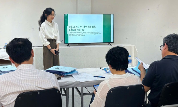 Sinh viên Nguyễn Thị Thu Giang - lớp 21DH1, Khoa Thiết kế mỹ thuật, Trường Đại học Kiến trúc Hà Nội bảo vệ đồ án thiết kế. Ảnh: NVCC. ec44a81c-48fb-4f0a-9a34-f7af56e8cfe1.jpg