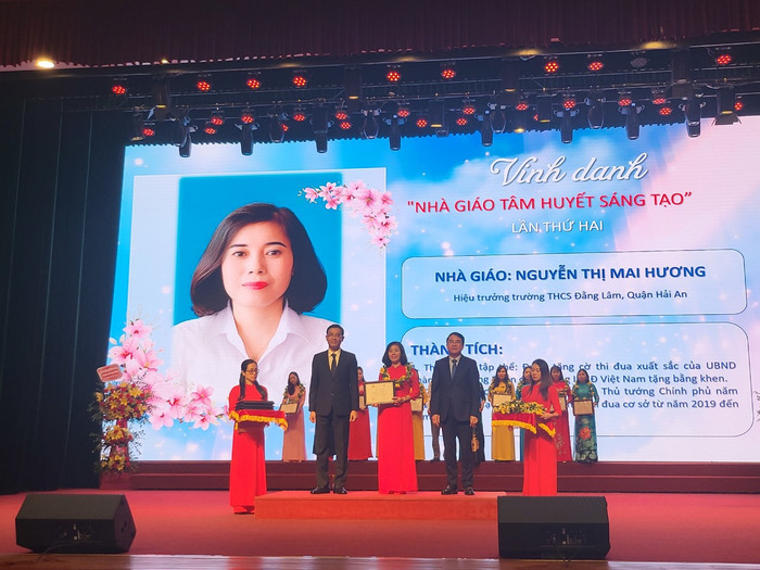Cô giáo Nguyễn Thị Mai Hương đã 2 lần được vinh danh "Nhà giáo tâm huyết, sáng tạo" (Ảnh: Diệu Anh) Cô giáo Nguyễn Thị Mai Hương đã 2 lần được vinh danh "Nhà giáo tâm huyết, sáng tạo" (Ảnh: Diệu Anh)