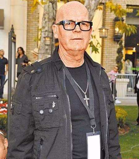 Ông Keith Hudson lên tiếng phản đối sự nghiệp của con gái và coi cô như hiện thân của ma quỷ. Ông Keith Hudson lên tiếng phản đối sự nghiệp của con gái và coi cô như hiện thân của ma quỷ.