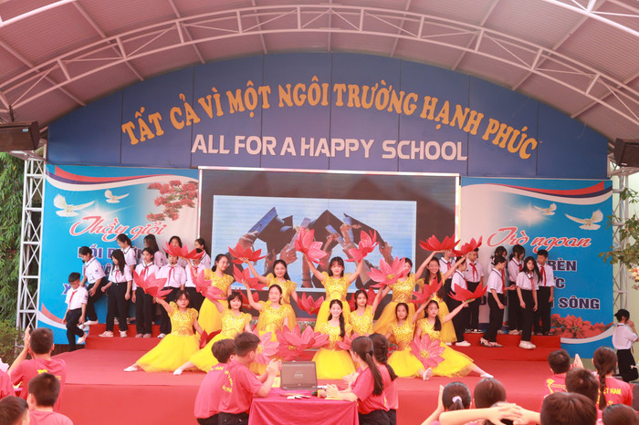 Tiết mục văn nghệ tại chuyên đề (Ảnh: LT) GDVN_cd-thcs-le-chan-5.jpg