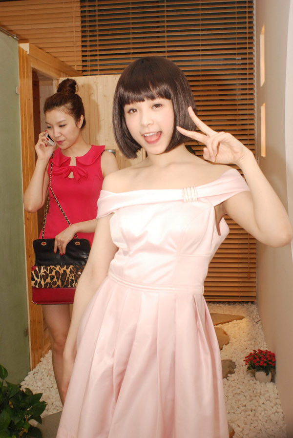 Dù đã ở tuổi 23, nhưng Huyền Baby vẫn rất xì-teen. Xem thêm: Sao Việt ngày ấy-bây giờ: thẩm mỹ nhiều, liệu có đẹp hơn?