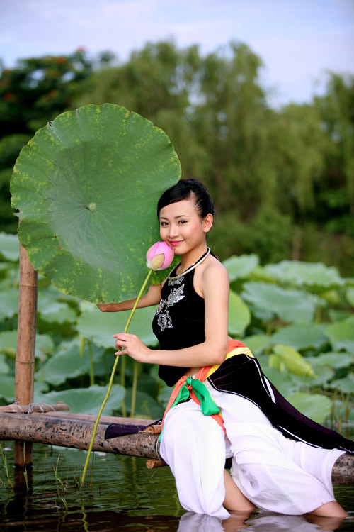 (Ảnh: 24h) Xem thêm: Cơn sốt "thiên sứ 9X": Đẹp như mỹ nhân cổ trang Trung Hoa