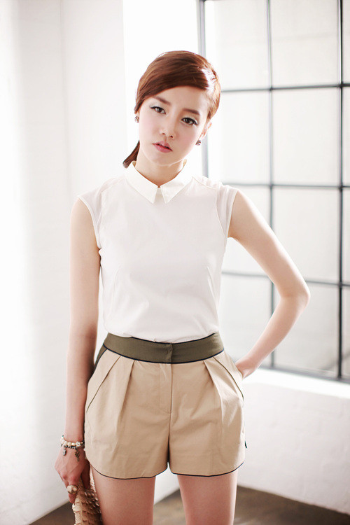 Chân váy với chất liệu vải đũi thô mát cũng rất hợp cô nàng thích phong cách độc đáo. Xem thêm: "Cưng" váy ren sexy, quyến rũ như Sao Hàn Chân váy với chất liệu vải đũi thô mát cũng rất hợp cô nàng thích phong cách độc đáo. Xem thêm: "Cưng" váy ren sexy, quyến rũ như Sao Hàn