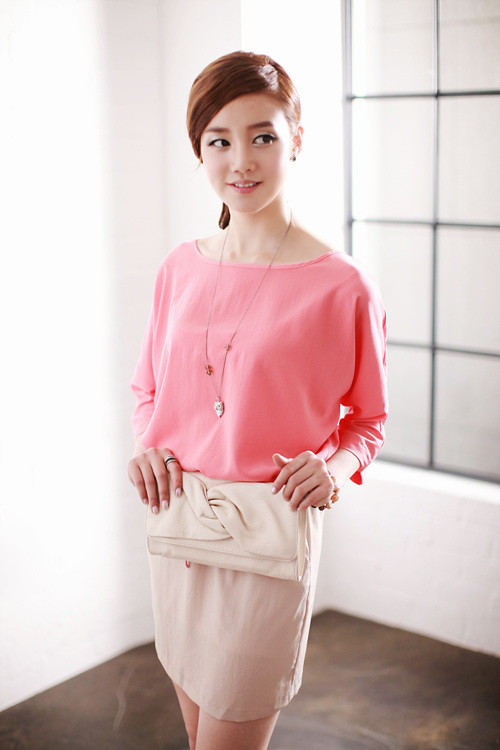 Đừng quên phối cùng một chiếc clutch để tăng vẻ năng động nơi công sở. Xem thêm: "Cưng" váy ren sexy, quyến rũ như Sao Hàn Đừng quên phối cùng một chiếc clutch để tăng vẻ năng động nơi công sở. Xem thêm: "Cưng" váy ren sexy, quyến rũ như Sao Hàn