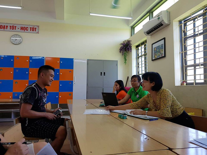 Phụ huynh tới mua hồ sơ tuyển sinh tại Trường tiểu học Hùng Vương đều nhận được đơn "tự nguyện" tài trợ giáo dục (Ảnh: Lã Tiến). Phụ huynh tới mua hồ sơ tuyển sinh tại Trường tiểu học Hùng Vương đều nhận được đơn "tự nguyện" tài trợ giáo dục (Ảnh: Lã Tiến).