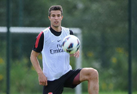 Tương lai của van Persie vẫn là một dấu hỏi lớn - Ảnh Mirror