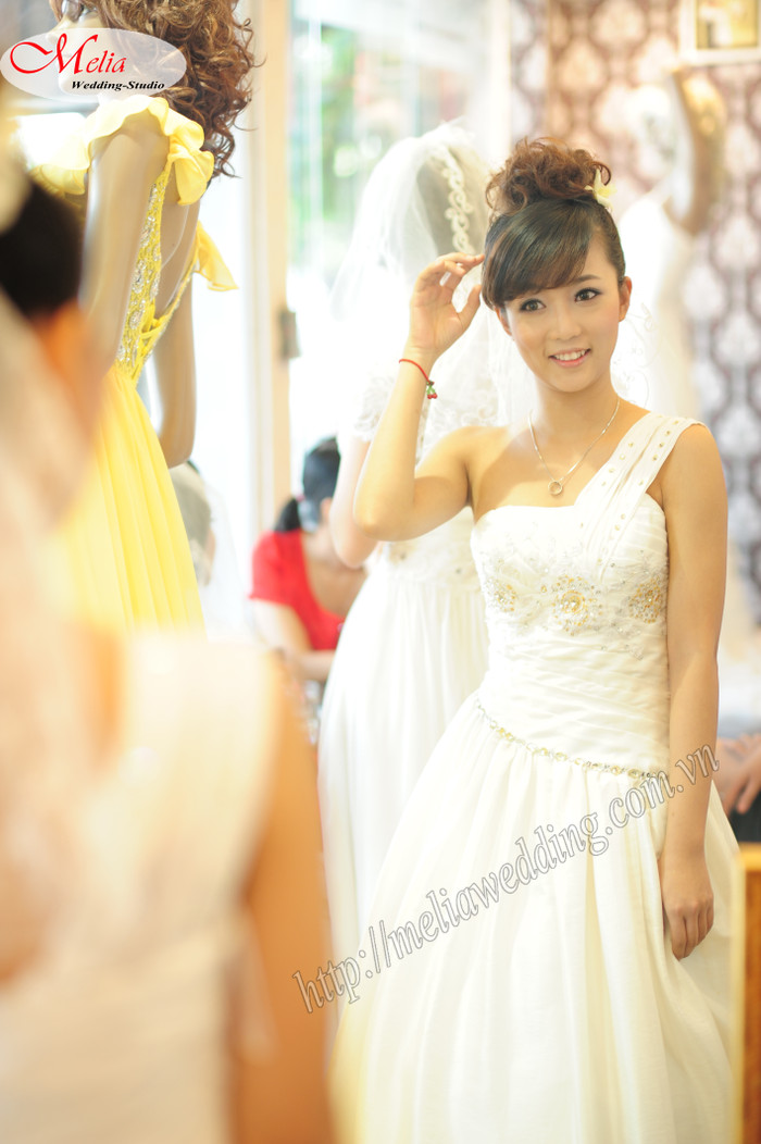 Một phút làm điệu trong studio.