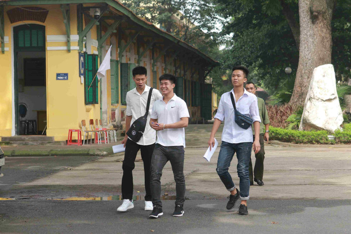 Thí sinh tại điểm thi THPT Chu Văn An, Hà Nội (Ảnh: Lê Huy) Thí sinh tại điểm thi THPT Chu Văn An, Hà Nội (Ảnh: Lê Huy)