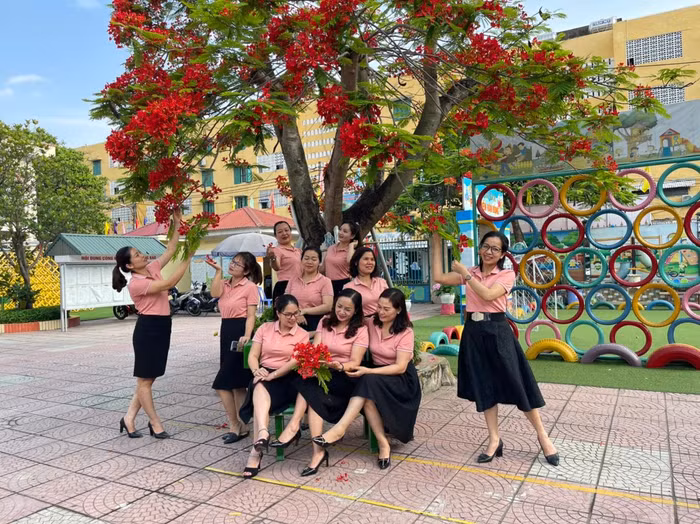 Cô giáo Khương luôn nhận được sự tín nhiệm của phụ huynh và được đồng nghiệp yêu thương (Ảnh: NVCC)