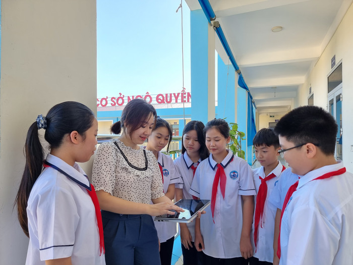 Học sinh Trường Trung học cơ sở Ngô Quyền hào hứng học tiếng Hàn Quốc (Ảnh: Lã Tiến) Học sinh Trường Trung học cơ sở Ngô Quyền hào hứng học tiếng Hàn Quốc (Ảnh: Lã Tiến)