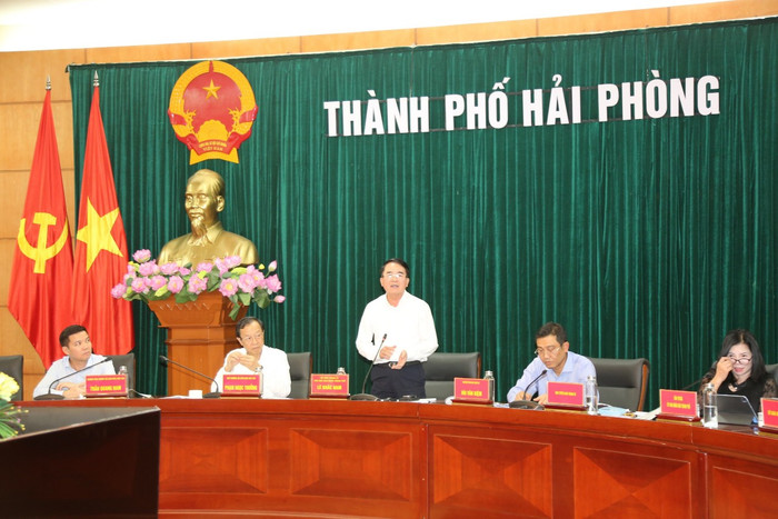 Ông Lê Khắc Nam - Phó chủ tịch Uỷ ban nhân dân thành phố Hải Phòng phát biểu tại cuộc họp (Ảnh: LT) Ông Lê Khắc Nam - Phó chủ tịch Uỷ ban nhân dân thành phố Hải Phòng phát biểu tại cuộc họp (Ảnh: LT)