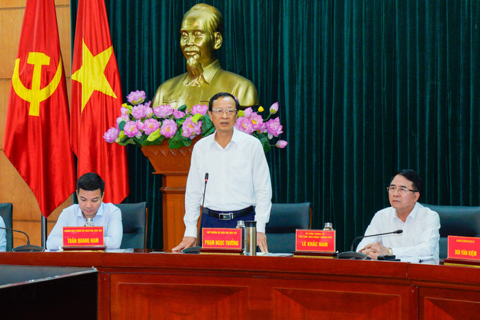 Thứ trưởng Phạm Ngọc Thưởng làm Trưởng đoàn làm việc với thành phố Hải Phòng về tình hình thực hiện Nghị quyết 29 (Ảnh: LT) Thứ trưởng Phạm Ngọc Thưởng làm Trưởng đoàn làm việc với thành phố Hải Phòng về tình hình thực hiện Nghị quyết 29 (Ảnh: LT)