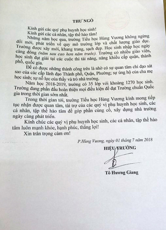 Thư ngỏ kêu gọi phụ huynh tài trợ để cho Trường tiểu học Hùng Vương đạt chuẩn Quốc gia. (Ảnh: Lã Tiến) Thư ngỏ kêu gọi phụ huynh tài trợ để cho Trường tiểu học Hùng Vương đạt chuẩn Quốc gia. (Ảnh: Lã Tiến)