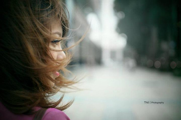 Mi mắt từ góc nhìn nghiêng. Để có được đôi mi dài, cong vút như vậy, bạn có thể sử dụng các công cụ hỗ trợ như masscara, mi giả.