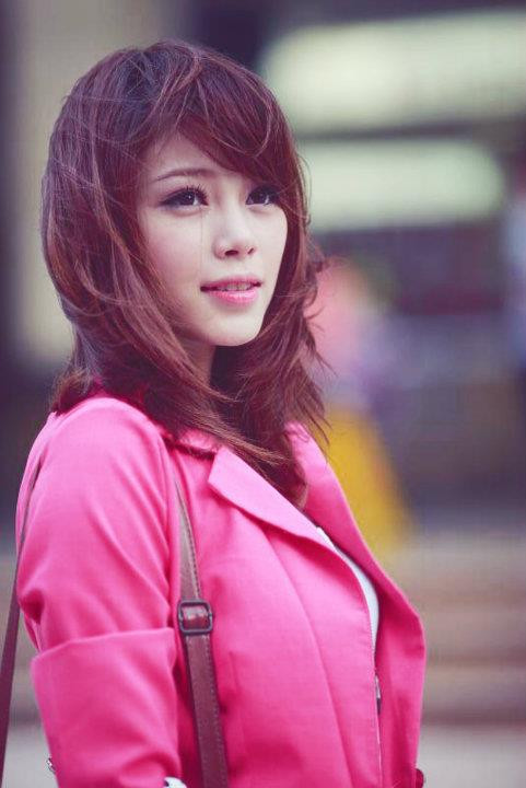 Cuộc sống không phải là một giấc mơ. Đôi khi, nó chạy chầm chậm như những thước phim màu nguyên bản, ghi lại từng khoảnh khắc trầm lặng của tâm hồn. Linh Rin đã có được một "bộ phim" như thế...