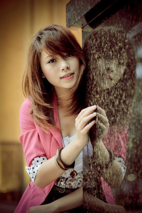 Phụ kiện được sinh ra để hoàn thiện vẻ đẹp của người phụ nữ. Không cần quá cầu kỳ, đôi khi chỉ một chiếc lắc tay, dây lưng hay túi xách xinh xắn là có thể khiến diện mạo bạn đẹp hơn hẳn.