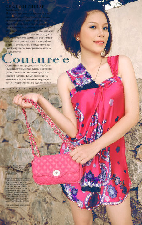 Linh Rin trên một shoot hình thời trang. Style mỏng manh này khiến cô nàng già dặn hơn so với tuổi.