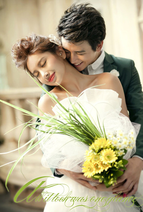 Kiểu tóc phù hợp với những cô dâu có gương mặt nhỏ nhắn. Kiểu tóc phù hợp với những cô dâu có gương mặt nhỏ nhắn.